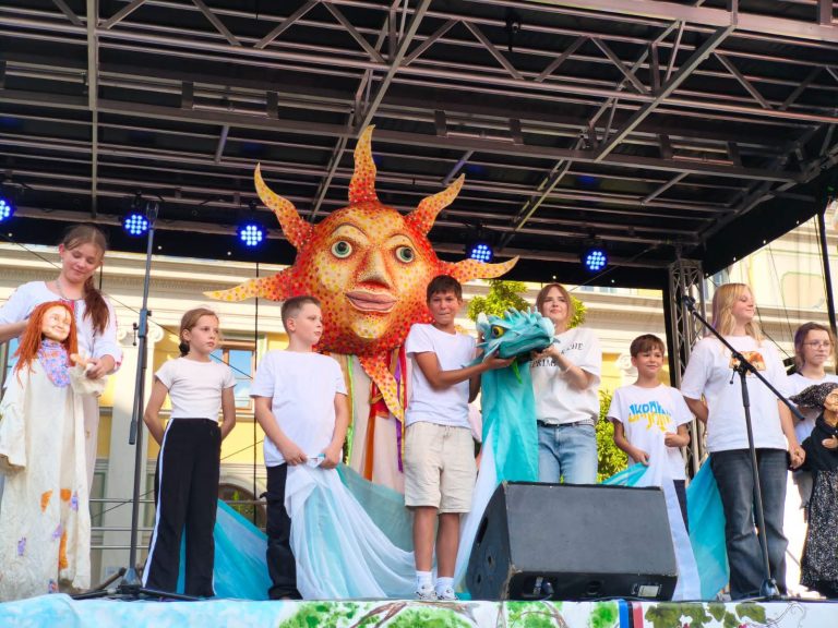 🎭 „Hinter den Masken der Lausitzer Legenden“ – eine Geschichte, die dank unserer Kinder lebendig wurde 